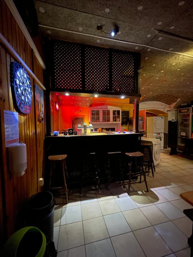 whole basemenet former pub4 stag do/hen party Budapest Eksteriør billede