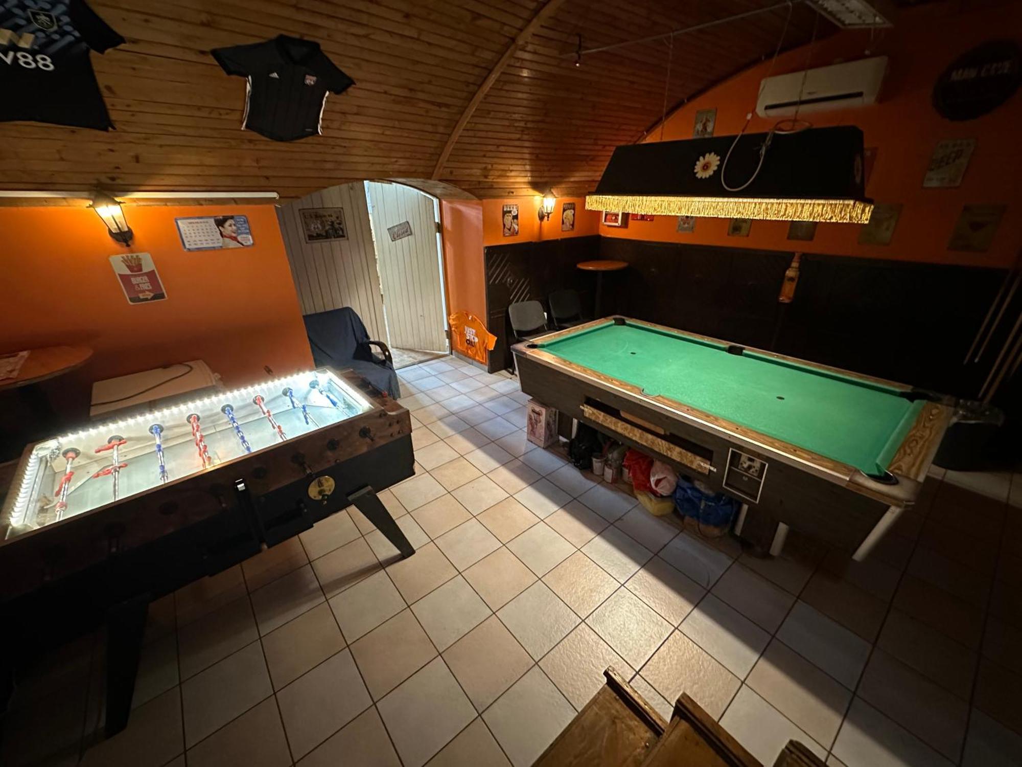 whole basemenet former pub4 stag do/hen party Budapest Eksteriør billede